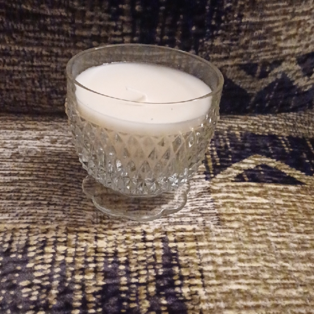 4/$40 New Elegant White Candle In Glass